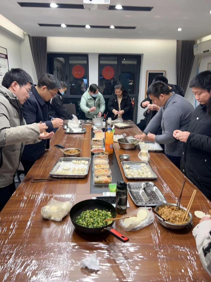 通達軟件公司組織開展“情暖冬至，餃香飄逸”冬至包餃子活動